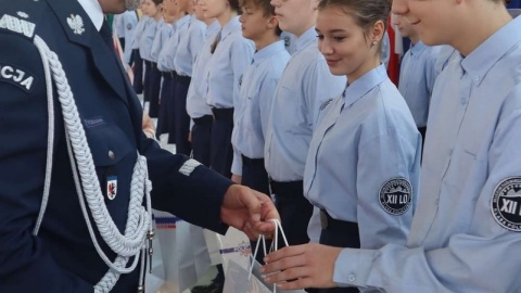 Uroczyste ślubowanie w XII LO w Bydgoszczy odbyło się w piątek (28 października)/fot. Komenda Wojewódzka Policji w Bydgoszczy