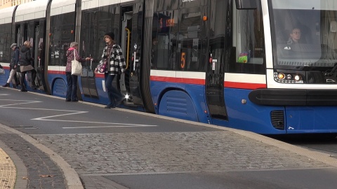 Przebudowa pierwszych przystanków rozpocznie się w przyszłym roku. Będzie łatwiej wsiąść i wysiąść z tramwaju. (jw)