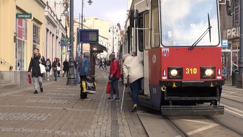 Przebudowa pierwszych przystanków rozpocznie się w przyszłym roku. Będzie łatwiej wsiąść i wysiąść z tramwaju. (jw)