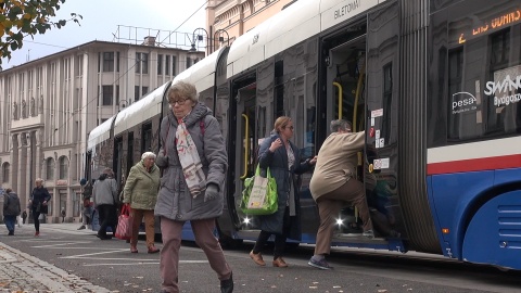 Przebudowa pierwszych przystanków rozpocznie się w przyszłym roku. Będzie łatwiej wsiąść i wysiąść z tramwaju. (jw)