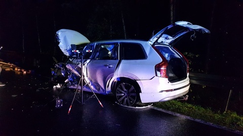 Na wysokości Emilianowa samochód osobowy z przyczepą uderzył w samochód ciężarowy z naczepą./fot. Bydgoszcz998