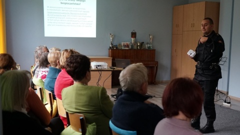 Takich spotkań nigdy nie za wiele! W Bydgoszczy odbyły się zajęcia w ramach „Akademii Bezpieczeństwa Seniora". /fot. Policja