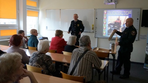 Takich spotkań nigdy nie za wiele! W Bydgoszczy odbyły się zajęcia w ramach „Akademii Bezpieczeństwa Seniora". /fot. Policja