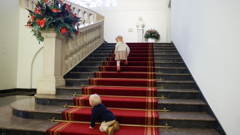 Historyczne wnętrza Pałacu Prezydenckiego, m.in. Sala Kolumnowa, Sala Orderu Orła Białego, Sala im. Lecha Kaczyńskiego, Sala Obrazowa, Sala Chorągwiana, zostały udostępnione w niedzielę gościom w ramach dnia otwartego./fot. Grzegorz Jakubowski/KPRP