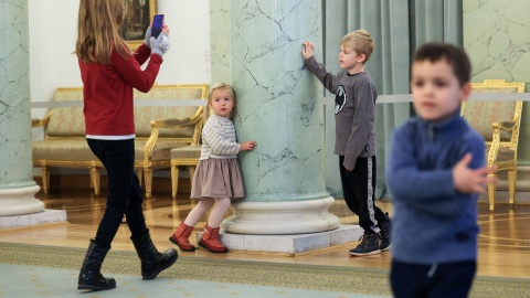 Historyczne wnętrza Pałacu Prezydenckiego, m.in. Sala Kolumnowa, Sala Orderu Orła Białego, Sala im. Lecha Kaczyńskiego, Sala Obrazowa, Sala Chorągwiana, zostały udostępnione w niedzielę gościom w ramach dnia otwartego./fot. Grzegorz Jakubowski/KPRP