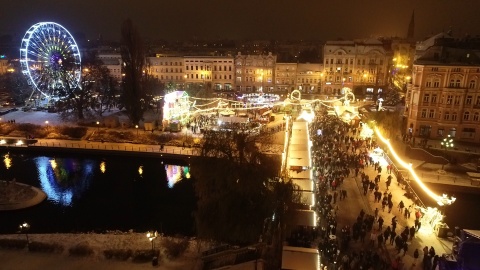 Tak wygląda Bydgoski Jarmark Świąteczny od strony nieba/fot. DRONFOR, jw