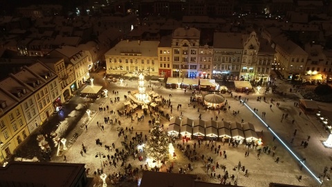 Tak wygląda Bydgoski Jarmark Świąteczny od strony nieba/fot. DRONFOR, jw