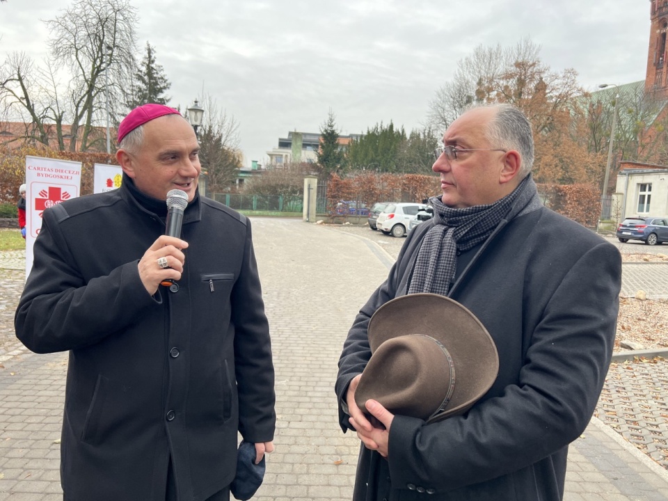 Ksiądz bp Krzysztof Włodarczyk i ks. Wojciech Przybyła będą uczestniczyć w wielkanocnym spotkaniu dla ubogich i samotnych/fot. Marcin Jarzembowski, diecezja.bydgoszcz.pl/archiwum
