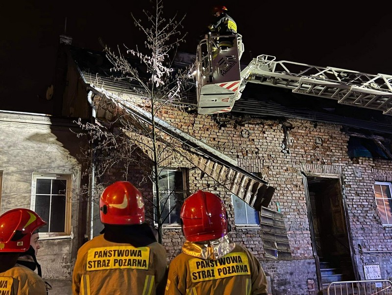 W czwartek wieczorem (27 stycznia) zawaliła się ściana kamienicy przy skrzyżowaniu Jasnej i Śląskiej./fot. Bydgoszcz 998