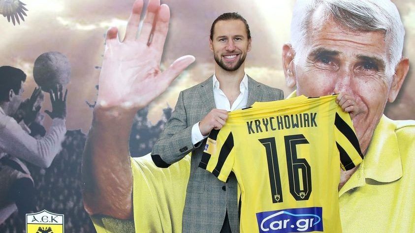Grzegorz Krychowiak ma już swój numer w AEK Ateny. Fot. facebook.com/GrzegorzKrychowiakOfficial