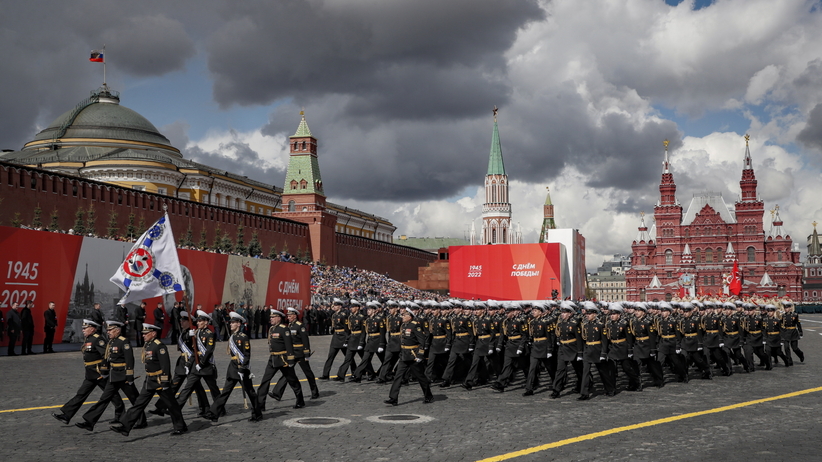 Na Placu Czerwonym w Moskwie w Władimir Putin przekonywał swoich rodaków: „Dzisiaj walczycie o naszych ludzi w Donbasie, o bezpieczeństwo Rosji". Rosja świętuje 9 maja Dzień Zwycięstwa./fot. PAP