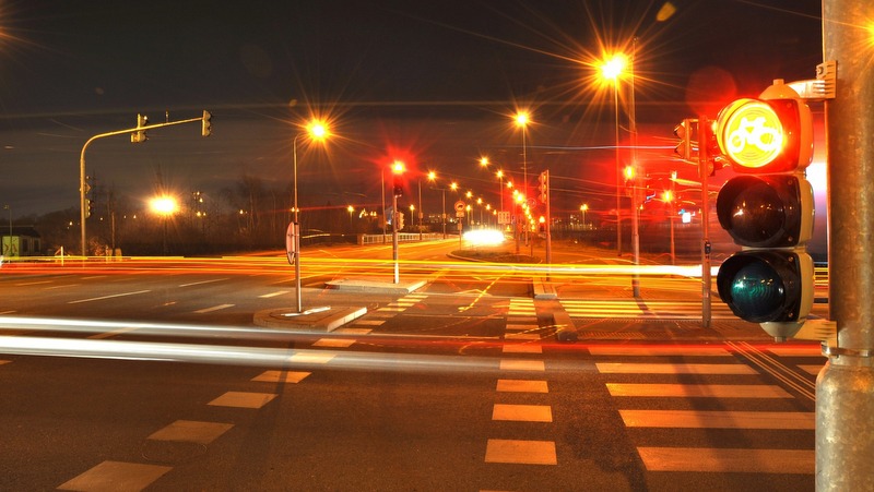 Czy sygnalizacja świetlna na przejściach powinna być włączona nocą?/fot. Pixabay