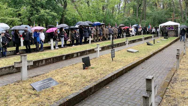 Uroczystości upamiętniające ofiary niemieckiego obozu przesiedleńczego odbyły się w sobotę (28 maja) na cmentarzu w bydgoskiej Smukale. /fot. Monika Siwak
