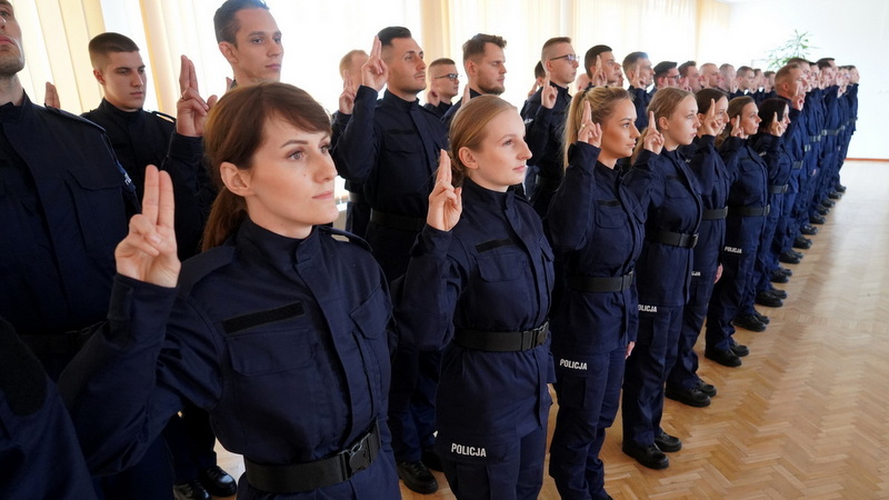 W szeregi kujawsko-pomorskiego garnizonu policji wstąpiło 53 funkcjonariuszy./fot. Policj