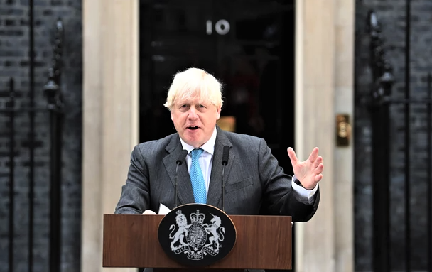 Premier Wielkiej Brytanii Boris Johnson przekazuje władzę Liz Truss