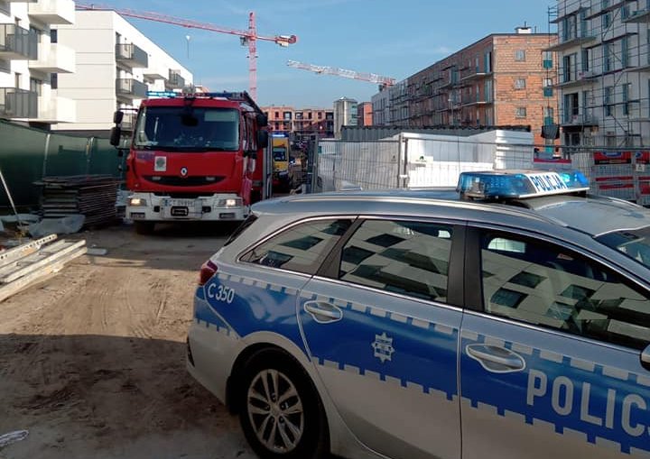 45-latek zginął do upadku do szybu windowego na budowie na osiedlu JAR w Toruniu./fot. KM PSP Toruń/Facebook