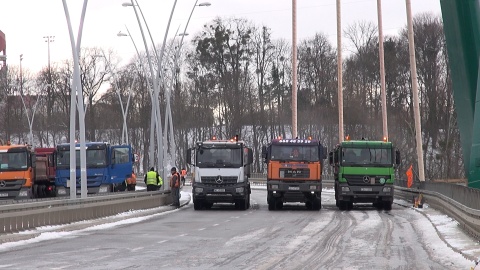 Próby obciążeniowe Mostu Uniwersyteckiego w Bydgoszczy. (JW)