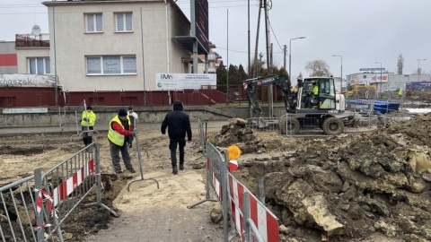 Firma Trakcja SA realizuje kolejne prace związane z budową nowych mostów na Brdzie i przebudową przyległych ulic. Fot. UM w Bydgoszczy