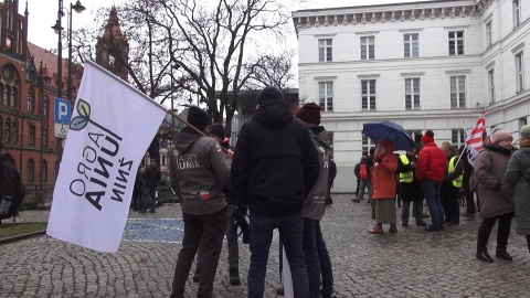 Protest rolników pod Urzędem Wojewódzkim w Bydgoszczy (jw)