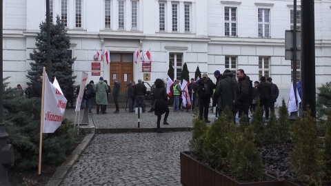 Protest rolników pod Urzędem Wojewódzkim w Bydgoszczy (jw)