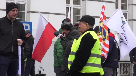 Protest rolników pod Urzędem Wojewódzkim w Bydgoszczy (jw)