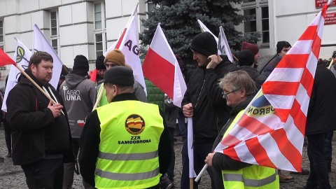 Protest rolników pod Urzędem Wojewódzkim w Bydgoszczy (jw)