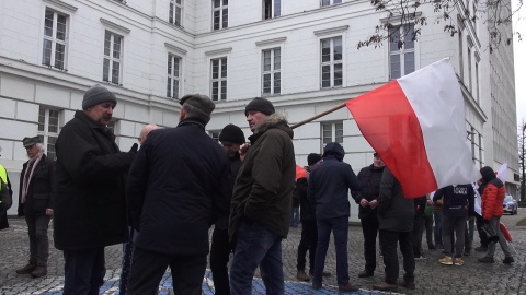 Protest rolników pod Urzędem Wojewódzkim w Bydgoszczy (jw)