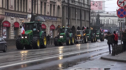 Protest rolników pod Urzędem Wojewódzkim w Bydgoszczy (jw)