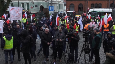 Protest rolników pod Urzędem Wojewódzkim w Bydgoszczy (jw)