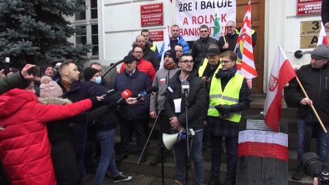 Protest rolników pod Urzędem Wojewódzkim w Bydgoszczy (jw)