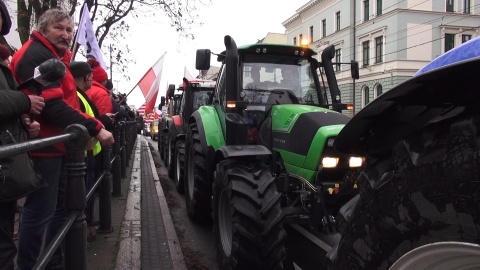 Protest rolników pod Urzędem Wojewódzkim w Bydgoszczy (jw)