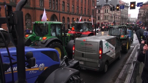 Protest rolników pod Urzędem Wojewódzkim w Bydgoszczy (jw)