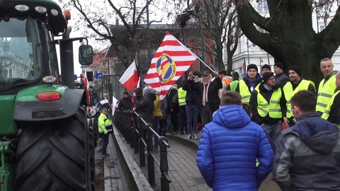 Protest rolników pod Urzędem Wojewódzkim w Bydgoszczy (jw)