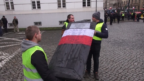 Protest rolników pod Urzędem Wojewódzkim w Bydgoszczy (jw)