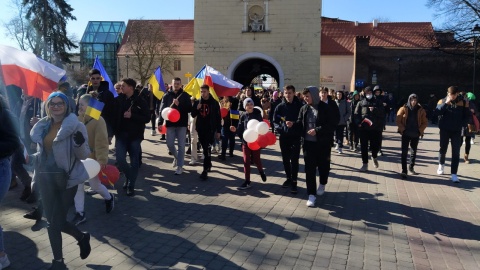 Około tysiąca osób wzięło udział w pokojowej demonstracji przeciwko wojnie na Ukrainie w Chełmnie./fot. Marcin Doliński