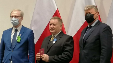 Ksiądz Janusz Tomczak, Leszek Basiński i Piotr Częstochowski znaleźli się wśród odznaczonych za pomoc osobom z Zespołem Downa/fot. Monika Siwak