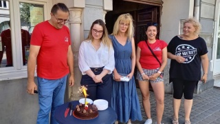 Od tego okienka nikt nie odchodzi głodny. Jadłodzielnia z Gdańskiej ma 5 lat [wideo]