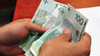 Do banków napływają setki tysięcy wniosków o ustawowe wakacje kredytowe