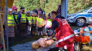 Dzieci na lekcji o bezpieczeństwie - jednym z nauczycieli był pies Rubin [wideo, zdjęcia]