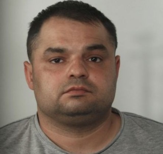 BMW potrąciło pieszego, mężczyzna zmarł. Policja szuka kierowcy, który uciekł