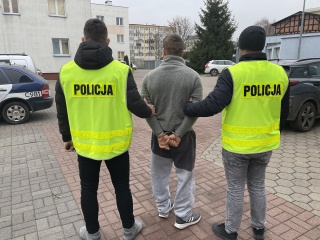 Zamiast zapłacić, zagroził taksówkarzowi i go okradł. 34-latek aresztowany