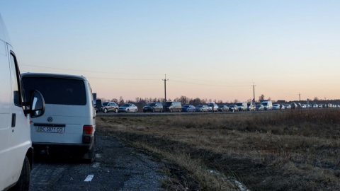 Kolejki na granicy z Ukrainą. Dworczyk: Pomożemy każdemu, kto ucieka przed wojną