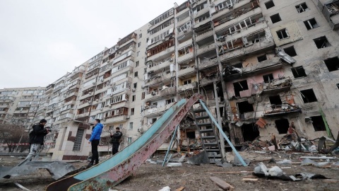 Atak Rosji na Ukrainę: wojska blisko Kijowa, ostrzał Charkowa, walki w Mariupolu