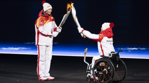 XIII Zimowe Igrzyska Paraolimpijskie otwarte Uroczystość w cieniu wojny