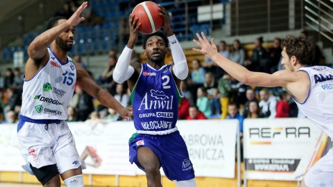 Energa Basket Liga � niespodzianka w Dąbrowie, Anwil przegrywa po dogrywce