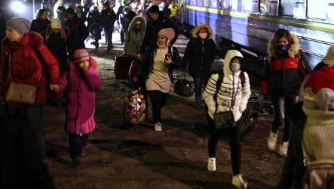 Pociągi z Ukrainy pękają w szwach. Do Polski uciekło już ponad 900 tys. uchodźców