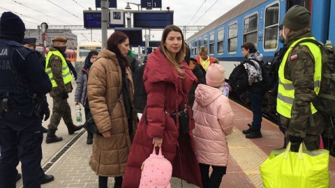 Z Przemyśla do Bydgoszczy przyjechał pociąg z uchodźcami z Ukrainy [zdjęcia]