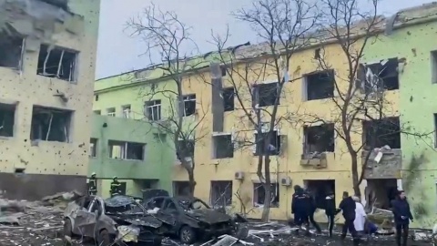 Ukraina: Walki pod Kijowem, ataki na Czernihów, dramatyczna sytuacja w Mariupolu