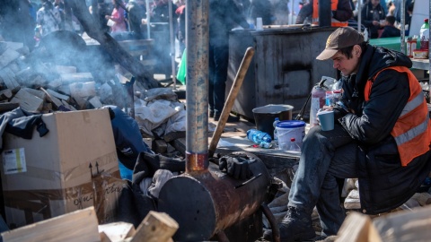 Mer Czernihowa: ludzie gotują jedzenie na ulicy, połowa mieszkańców wyjechała