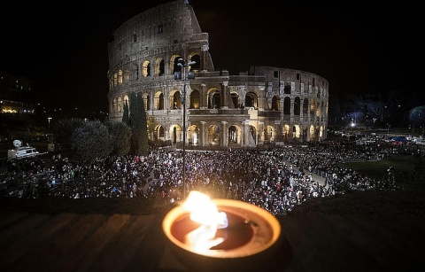 W Wielki Piątek papież poprowadzi drogę krzyżową w rzymskim Koloseum